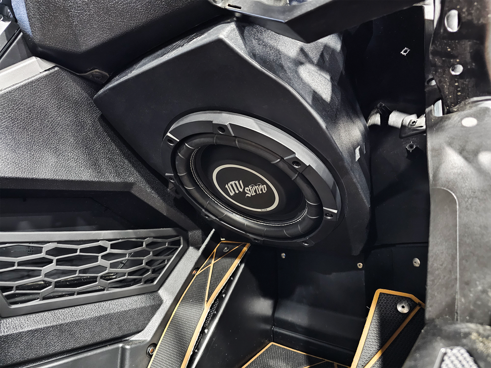 RZR® Pro Series 10" Vented Dash Subwoofer Enclosure | UTVS-PRO-VENC-DASH Dunes 2 Dezert SXS